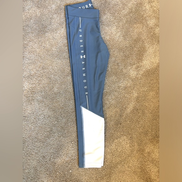 Under Armour 7/8 compression Leggings, Size S - Picture 2 of 3